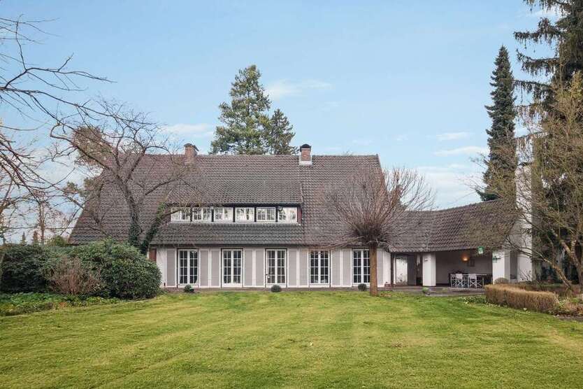 Haus zum Kaufen in Burgwedel 2.100.000 € 295 m²