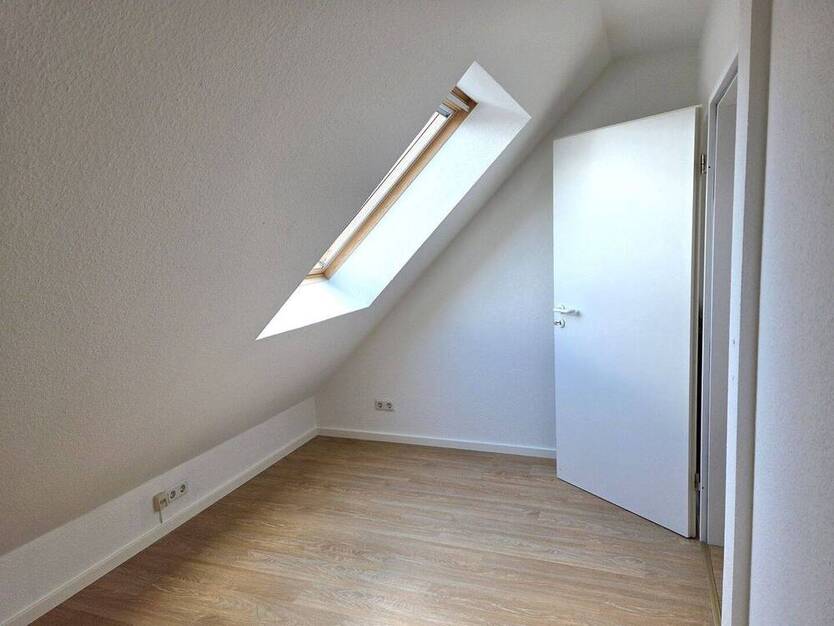 Attraktive 2,5-Zimmer-Wohnung mit großer Dachterrasse in der Südstadt!!