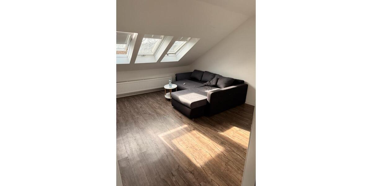 Dachgeschoßwohnung Hannover Buchholz-Kleefeld - 4 Zimmer, 80 m&sup2;, 1.100&euro; | Angebot:25489096