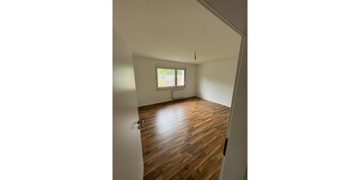Erdgeschoßwohnung Garbsen Berenbostel - 3 Zimmer, 80 m&sup2;, 1.000&euro; | Angebot:26474573