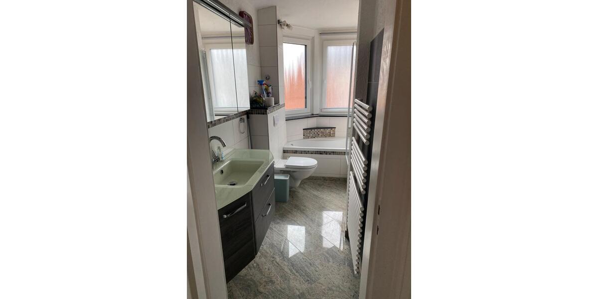 Dachgeschoßwohnung Hannover Vahrenwald-List - 3 Zimmer, 80 m&sup2;, 1.200&euro; | Angebot:27605777