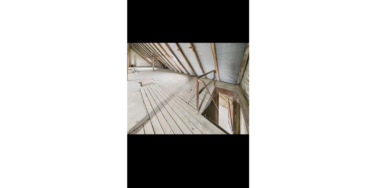 Zentrale Lage – Dachgeschoss mit Genehmigung 2 zimmer