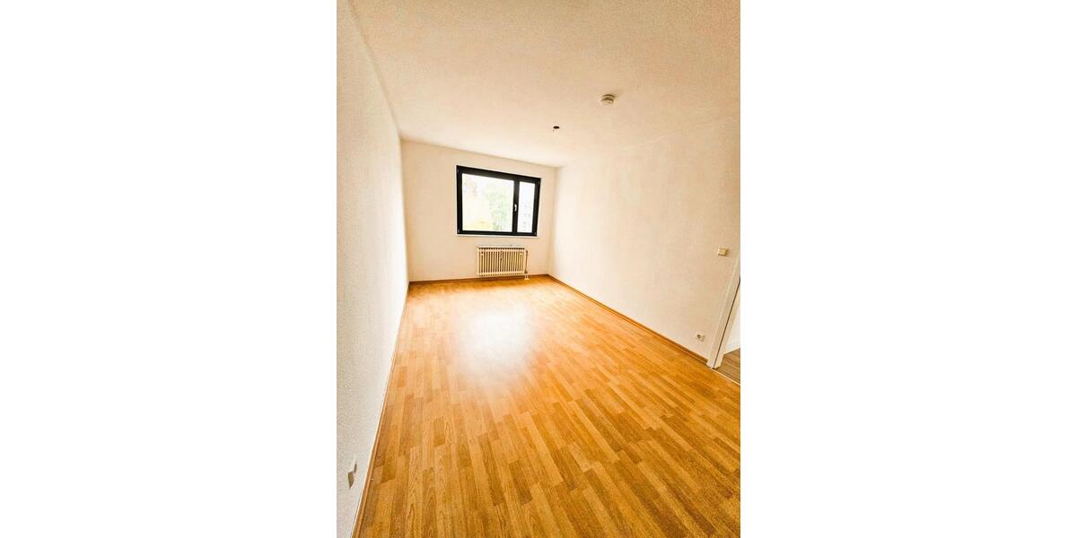 Helle, renovierte 3-Zi.-Wohnung mit Balkon im Altwarmbüchen 3 zimmer