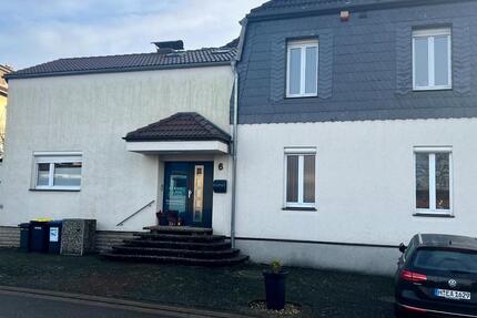 Großzügige Doppelhaushälfte mit moderner Ausstattung zu vermieten 6 zimmer