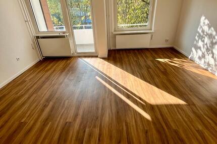 FrLie an CS 14.11.*sanierte 1-Zimmerwohnung mit Balkon und Wannenbad* zimmer