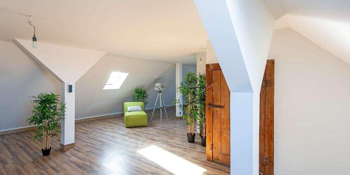 Mit den (Groß)Eltern unter einem Dach? Gartenanteil und 2 Garagen inklusive! 7 zimmer