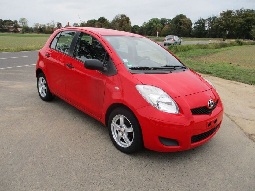 Toyota Yaris 155.000 km 2.999 € Barsinghausen 30890