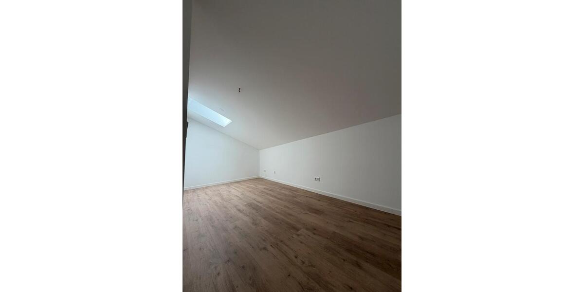 Dachgeschoßwohnung Laatzen - 2 Zimmer, 82 m&sup2;, 1.090&euro; | Angebot:26541033