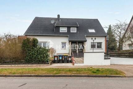 Charmante 2-Zimmer-Wohnung mit 60 m² Ausbaureserve im Spitzboden und Balkon