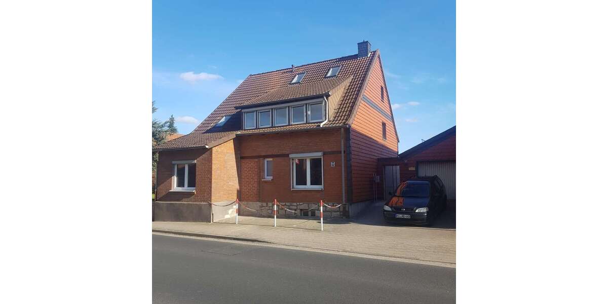 Einfamilienhaus Giesen - 8 Zimmer, 166 m&sup2;, 1.320&euro; | Angebot:27080804