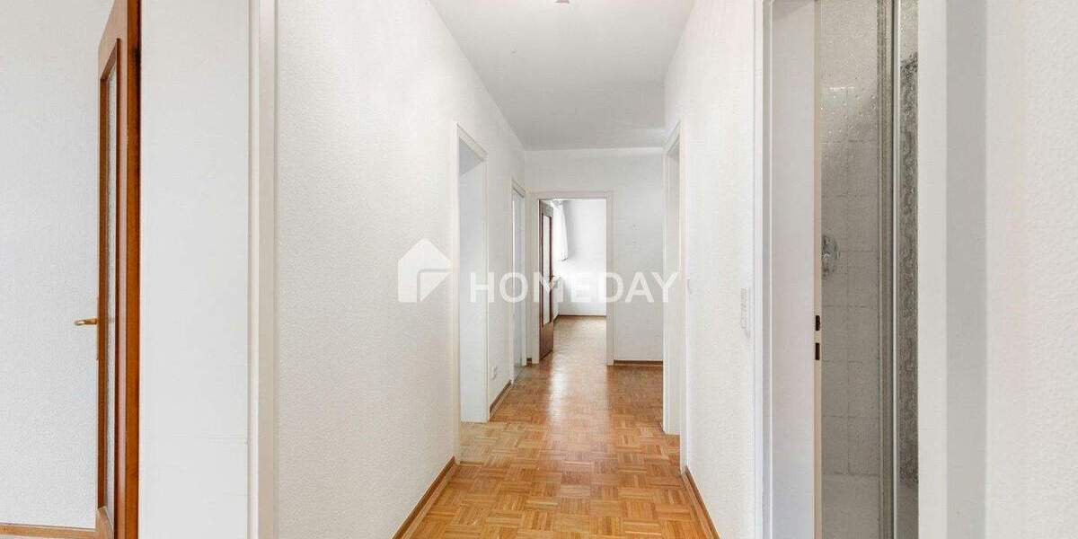 Bezugsfrei - stilvolle 4-Zimmer-Wohnung mit Komfort, Substanz und sonniger Loggia 4 zimmer