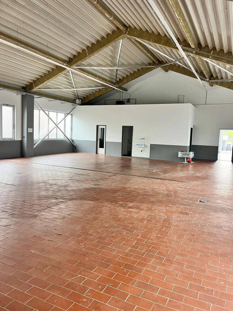 GewerbeImmobilie mit Halle, Büros, Wohnung & Garagen in LaatzenGrasdorf - vielseitig nutzbar