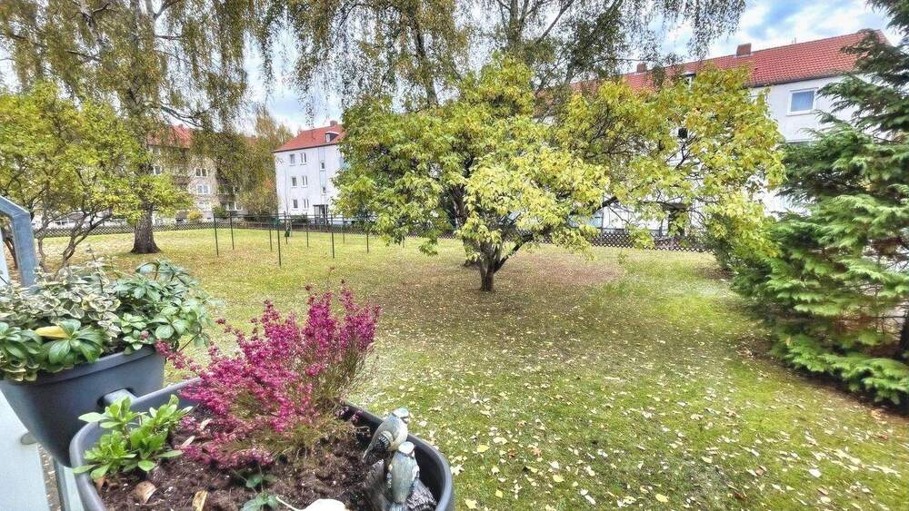 Lage, Lage, Lage: 3,5-Zimmer, voll sanierte Wohnung in Döhren - 2 Bäder, 2 Balkone, Hochparterre, direkt einziehen 3 zimmer