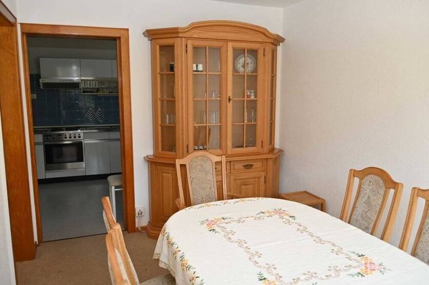 Provisionsfrei für den Käufer....!!! Zweifamilienhaus nebst großer Garage in ruhiger Lage ..... !!! 8 zimmer