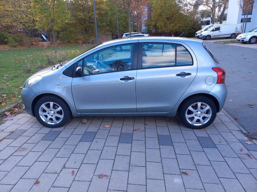Toyota Yaris 200.000 km 2.400 € Hannover 30457