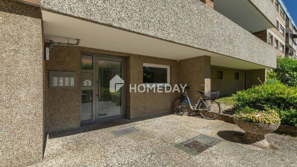 Altersgerecht Wohnen in Berenbostel: Renovierte Wohnung mit XL-Loggia, Aufzug und Garage 2 zimmer