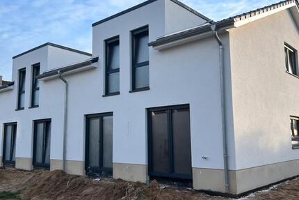 Haus Burgwedel - 5 Zimmer, 140 m&sup2;, 1.650&euro; | Angebot:24357354