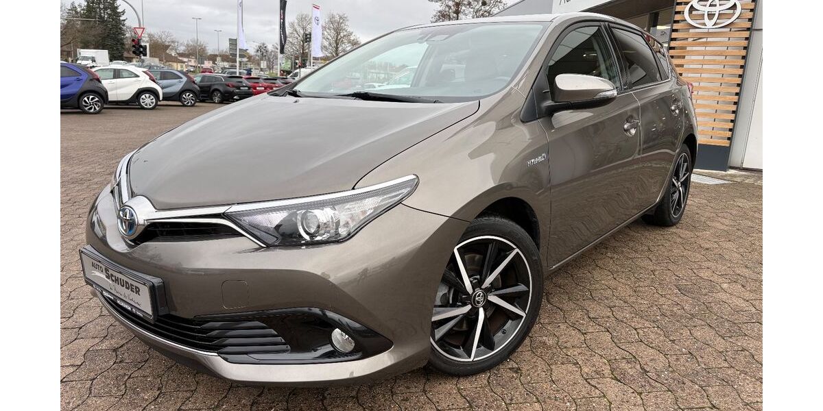 Toyota Auris 97.100 km 14.990 &euro; Hildesheim 31137