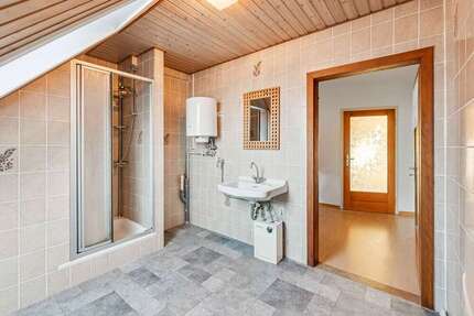 Haus Neustadt am Rübenberge - 8 Zimmer, 277 m&sup2;, 299.000&euro; | Angebot:25383810