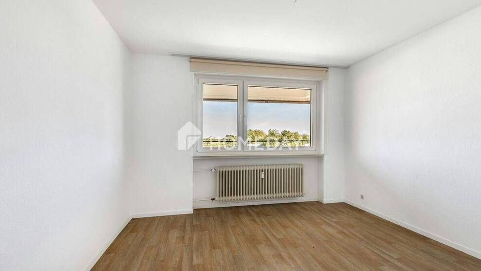 Altersgerecht Wohnen in Berenbostel: Renovierte Wohnung mit XL-Loggia, Aufzug und Garage 2 zimmer