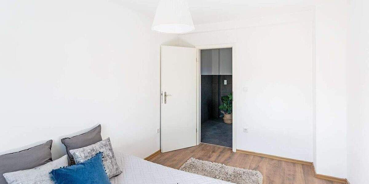 Mit den (Groß)Eltern unter einem Dach? Gartenanteil und 2 Garagen inklusive! 7 zimmer