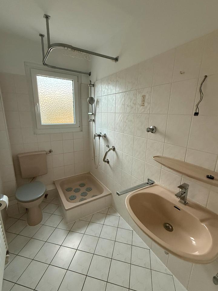 Hannover - Groß Buchholz - 3-Zimmer WHG - gute Lage von Privat zimmer