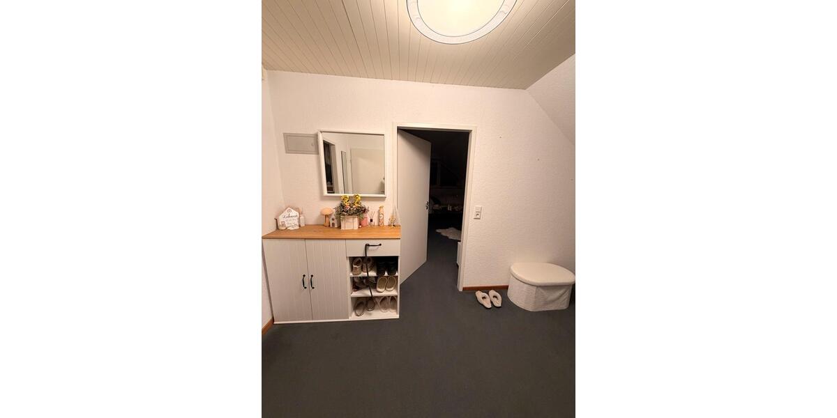 Dachgeschoßwohnung Isernhagen - 2.5 Zimmer, 70 m&sup2;, 650&euro; | Angebot:25227026
