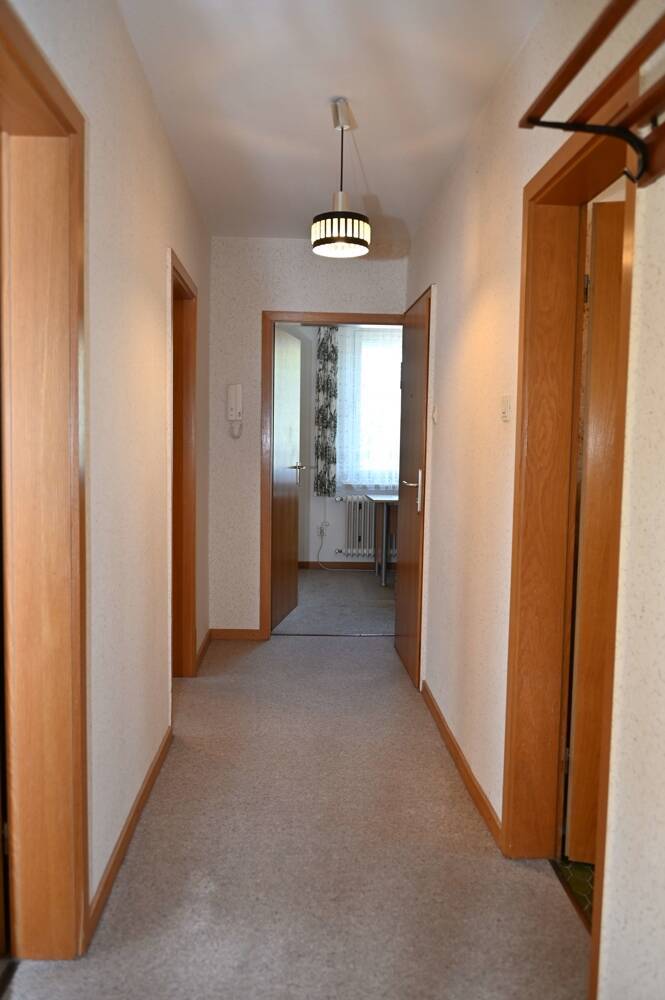 Provisionsfrei für den Käufer....!!! Zweifamilienhaus nebst großer Garage in ruhiger Lage ..... !!! 8 zimmer