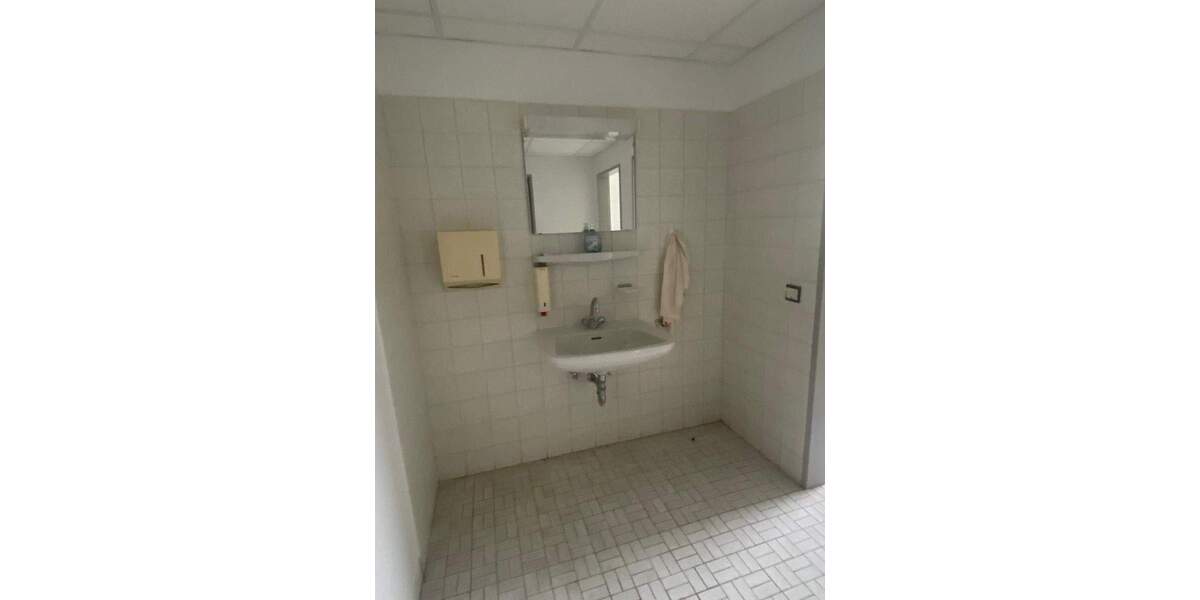 BESTE LAGE - VIELE RÄUME - VIELE MÖGLICKEITEN - RUHIG IM UNTERGESCHOSS zimmer