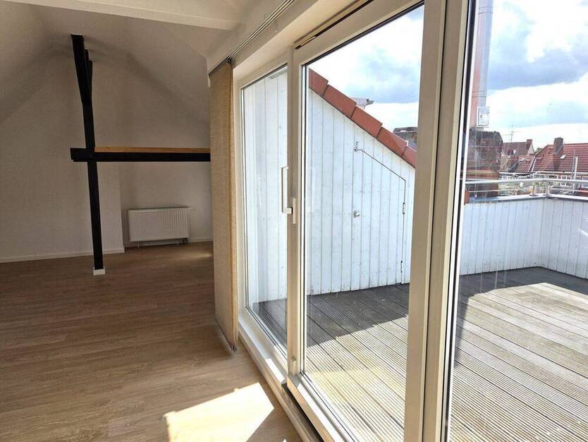 Attraktive 2,5-Zimmer-Wohnung mit großer Dachterrasse in der Südstadt!!