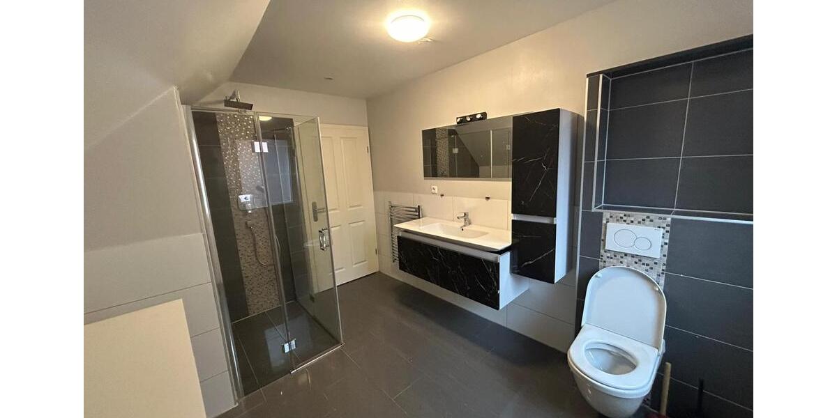Etagenwohnung Laatzen - 5 Zimmer, 130 m&sup2;, 1.400&euro; | Angebot:26485132