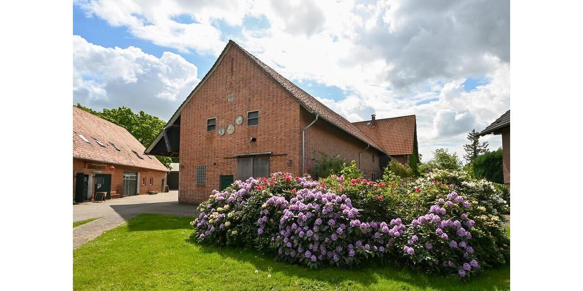 Einfamilienhaus Langenhagen Engelbostel - 8 Zimmer, 355 m&sup2;, 2.200&euro; | Angebot:26662248