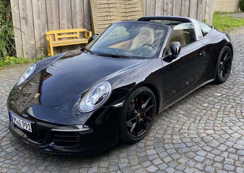 911