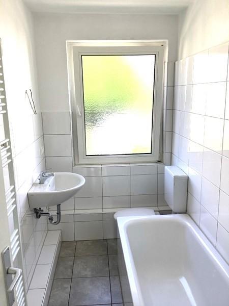 3-Zimmer-Wohnung mit Balkon und Tageslichtbad in ruhiger Lage zimmer