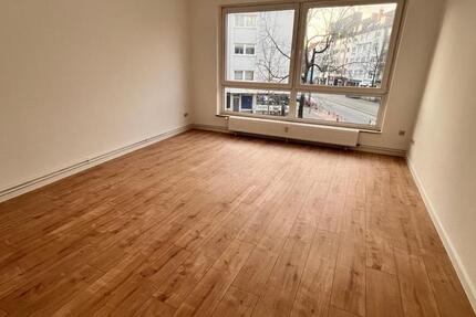 Direkt am E-Damm - helle, renovierte Zwei-Zimmer-Wohnung in zentraler Lage! 2 zimmer