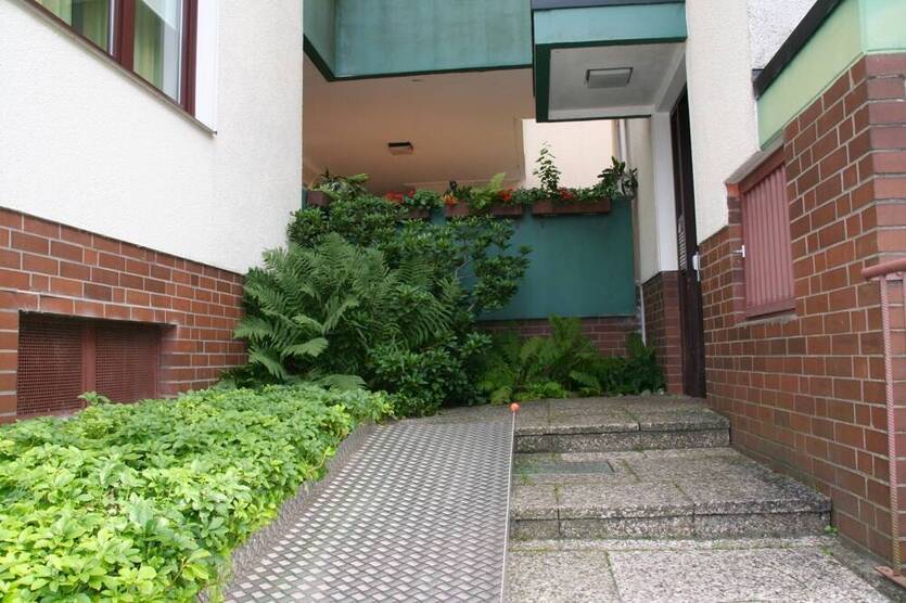 Nähe Leineaue ... Ruhiges Wohnen im Mehrfamilienhaus ... inkl. Garage ... !!!