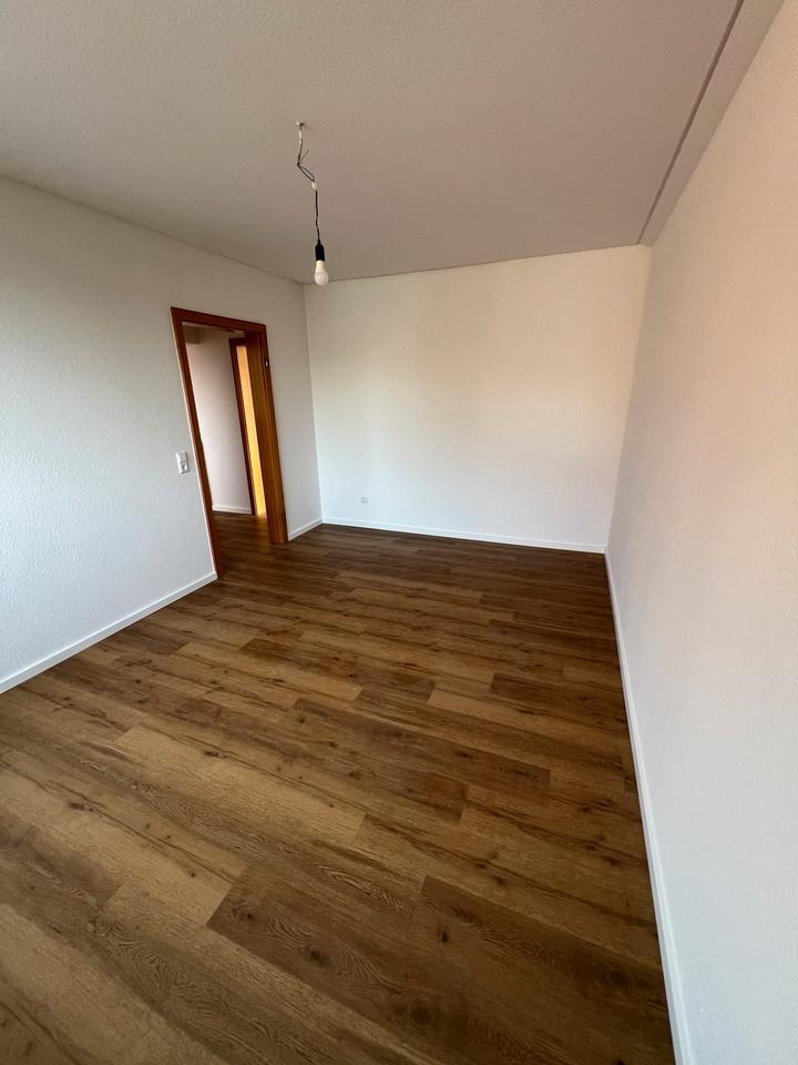 Doppelhaus Hälfte in Top Lage frisch renoviert, mit Garten zimmer