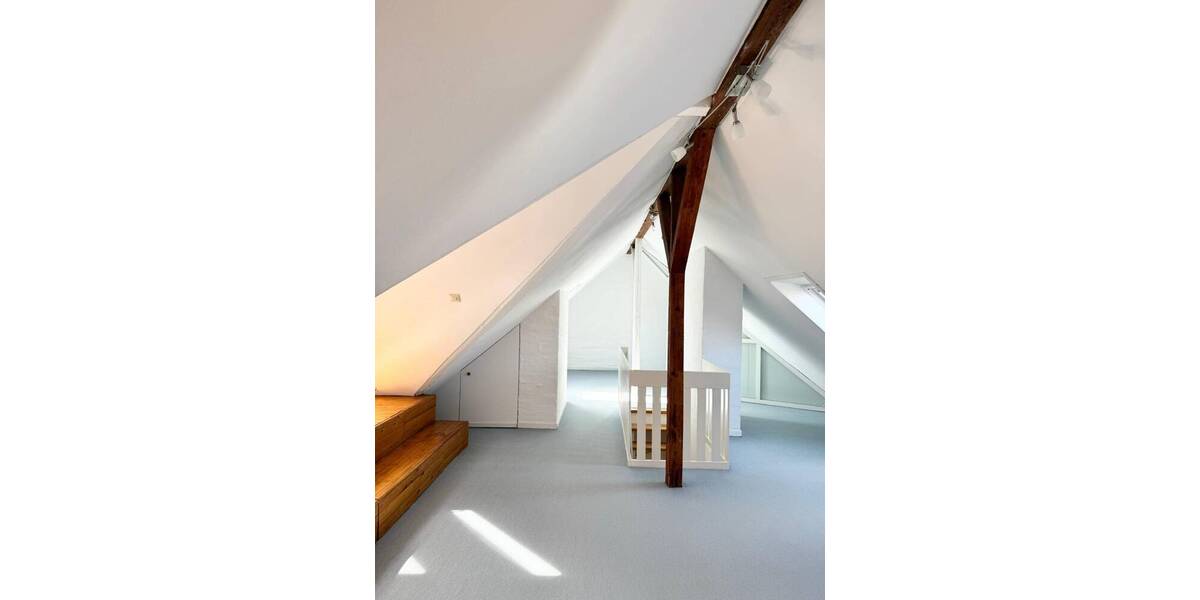 Etagenwohnung Hannover Döhren - 4 Zimmer, 135 m&sup2;, 1.400&euro; | Angebot:26117600