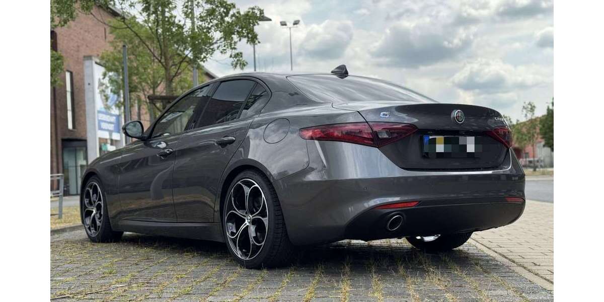 Alfa Romeo Giulia 85.000 km 25.999 &euro; Hannover 30459