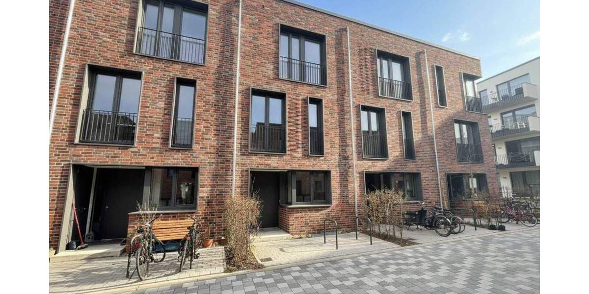 FAMILIEN AUFGEPASST: Modernes Reihenendhaus mit 4,5 Zimmern, 2 Bädern, EBK, Terrasse, Keller u.v.m. in Hannover 4 zimmer