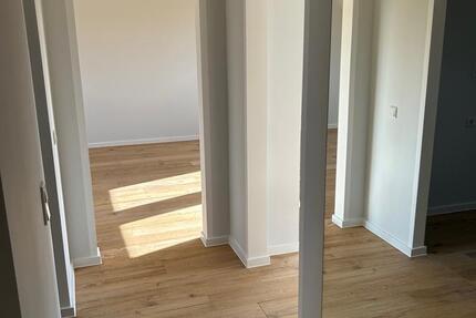 Attraktive Dachgeschosswohnung in zentraler Lage ab Feb.Mä.Apr. 3 zimmer