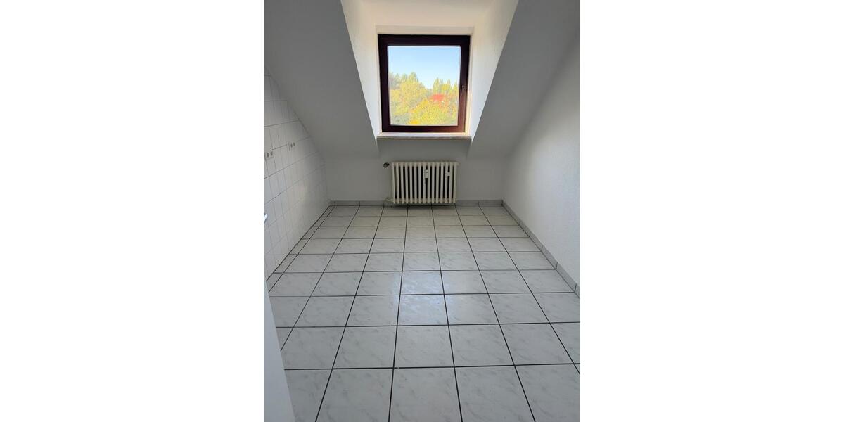 Dachgeschoßwohnung Hannover Döhren-Wülfel - 4 Zimmer, 95 m&sup2;, 1.140&euro; | Angebot:27594912