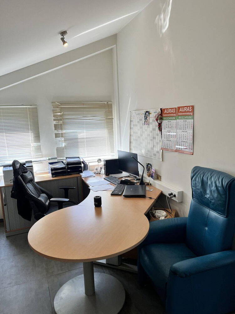 GewerbeImmobilie mit Halle, Büros, Wohnung & Garagen in LaatzenGrasdorf - vielseitig nutzbar