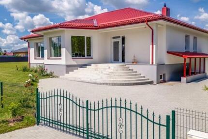 Haus Burgwedel - 4 Zimmer, 282 m&sup2;, 1.950&euro; | Angebot:25083624