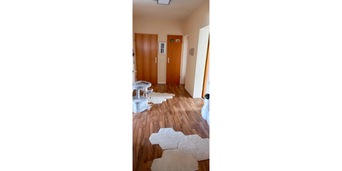 Dachgeschoßwohnung Sarstedt - 3 Zimmer, 100 m&sup2;, 950&euro; | Angebot:26248092