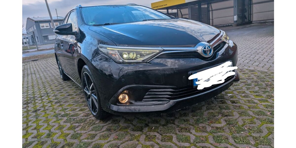 Toyota Auris 106.500 km 14.999 &euro; Pattensen 30982