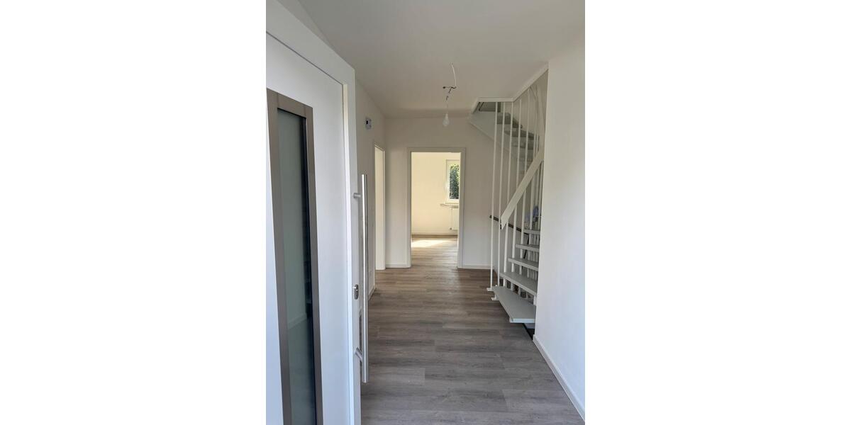 Etagenwohnung Sehnde - 5 Zimmer, 103 m&sup2;, 1.745&euro; | Angebot:26301075