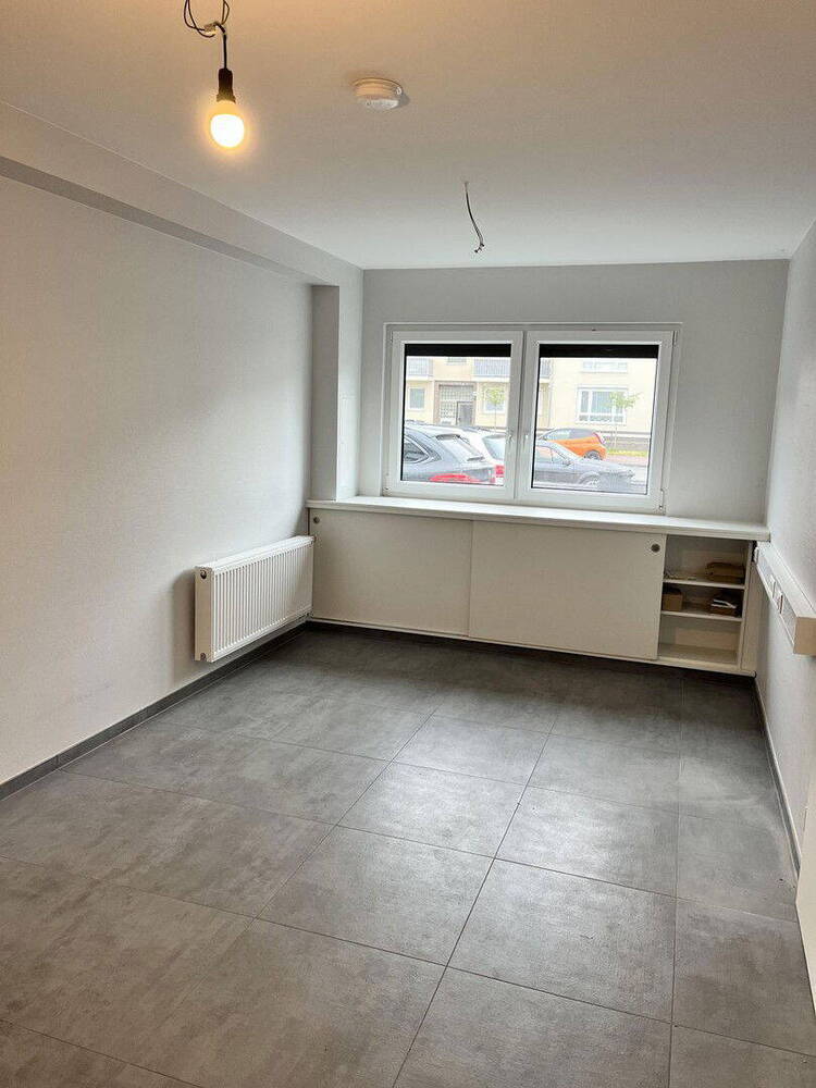 GewerbeImmobilie mit Halle, Büros, Wohnung & Garagen in LaatzenGrasdorf - vielseitig nutzbar