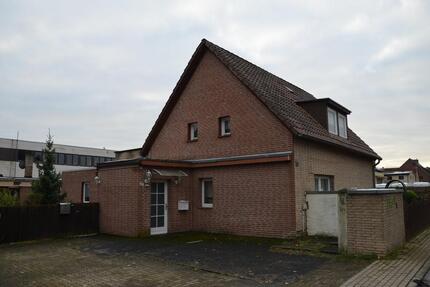 Haus Langenhagen Brink - 9 Zimmer, 270 m&sup2;, 560.000&euro; | Angebot:24362754