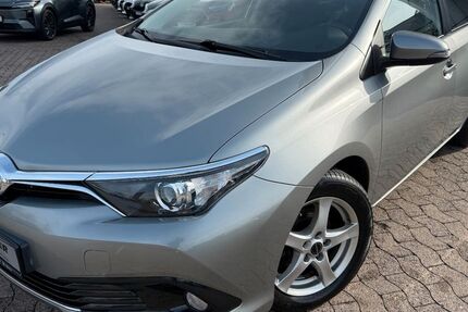 Toyota Auris 77.600 km 12.990 &euro; Hildesheim 31137